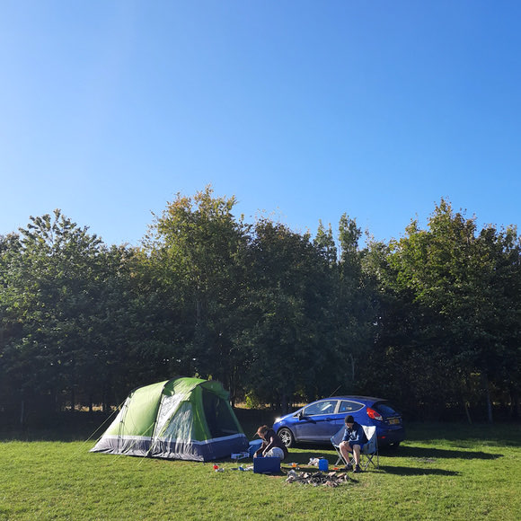 Camping with car on sheep farm in Cotswolds